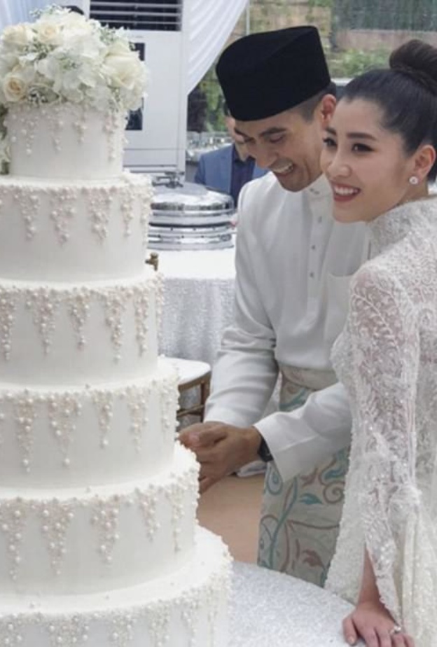 العروس خلال حفل الزفاف