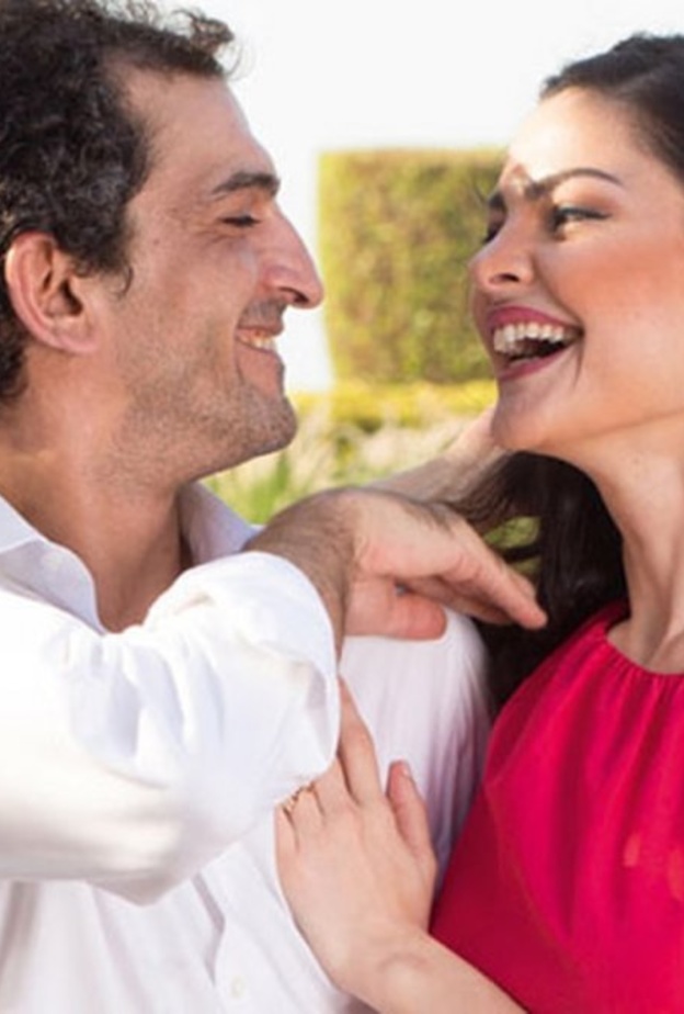 عمرو واكد وزوجته