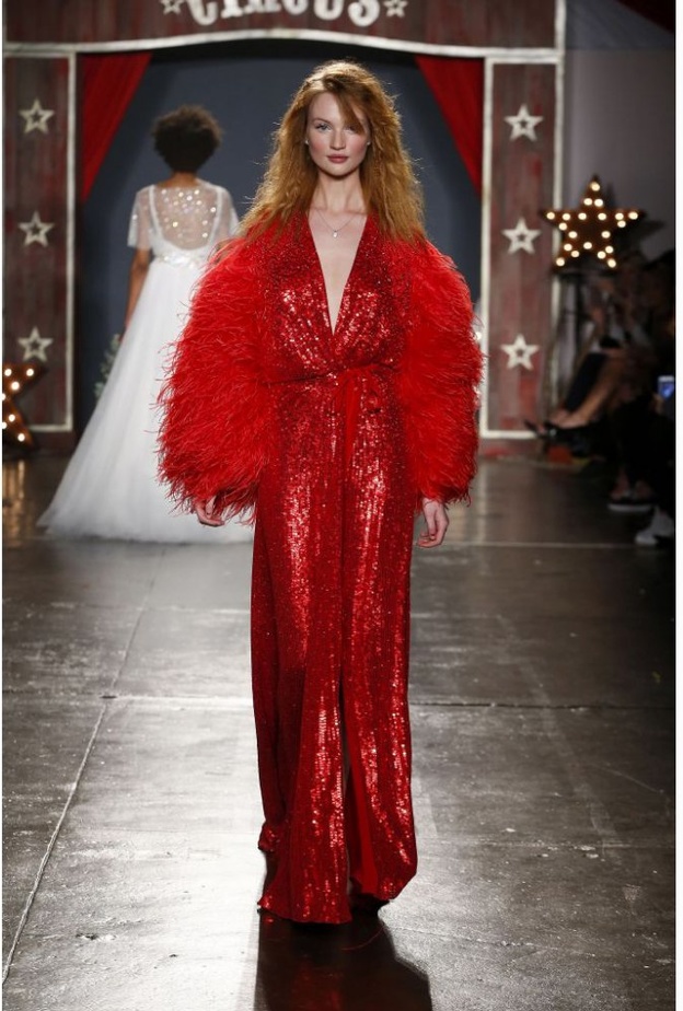 فساتين باللون الاحمر للمحجبات في عيد الحب