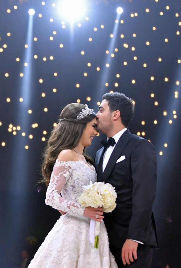 اجمل لحظة تجمع العروسين جيلبير حداد واسراء احمد