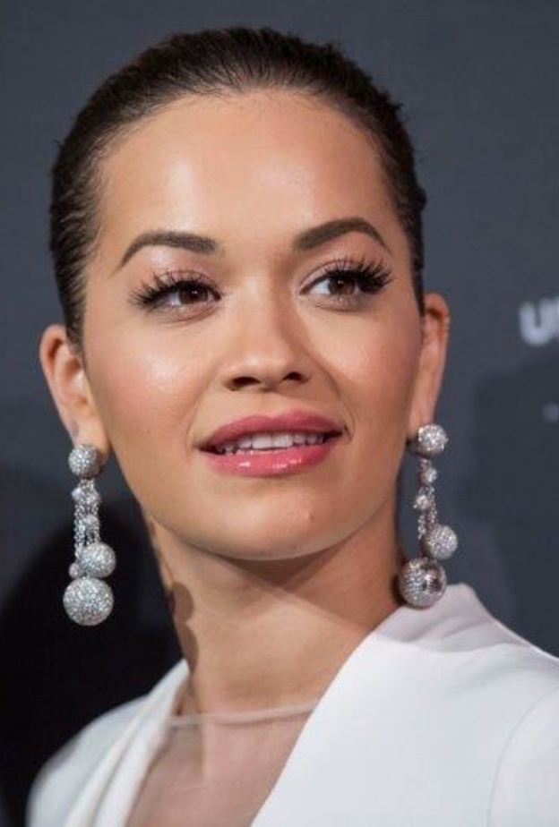 ريتا أورا تتألق بمجوهرات من De Grisogono