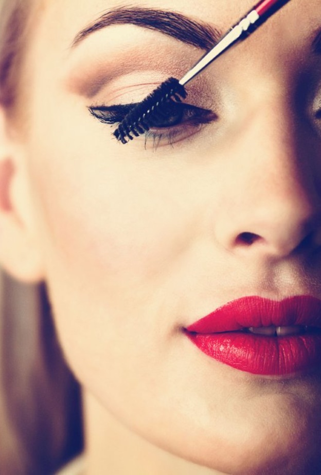 ابرزي جمال عيونك عن طريق الاهتمتم برموشك