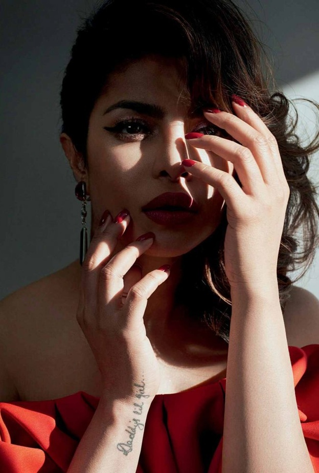 بريانكا تشوبرا تعترف بارتباطها وانفصالها منذ عام