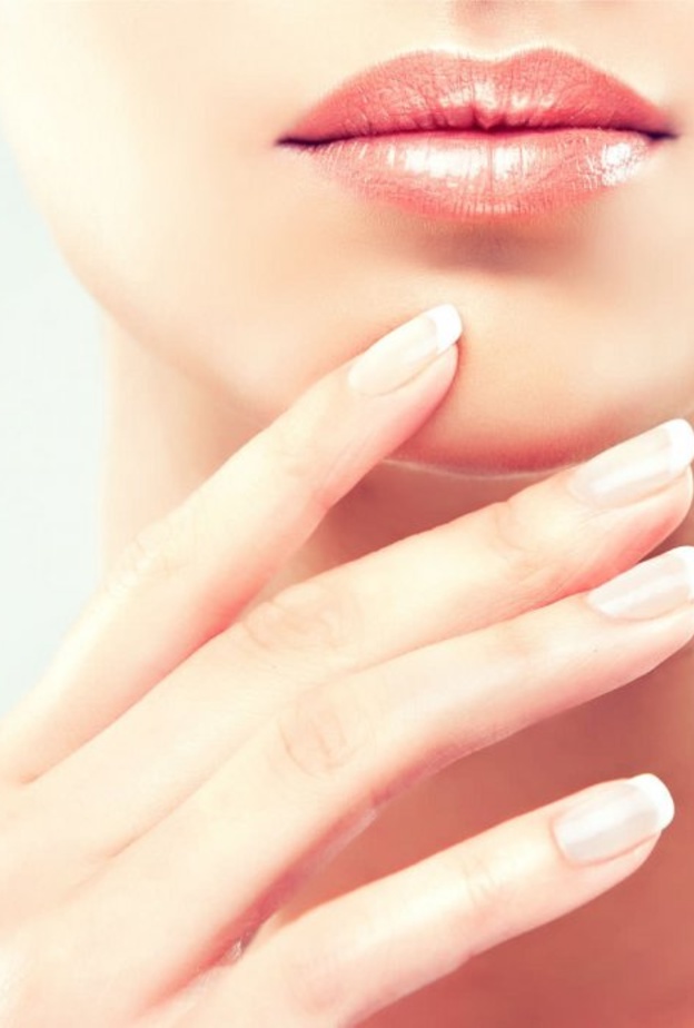 لا تقلقي في حال لم تجدي عندك أسيتون لإزالة طلاء الأظافر