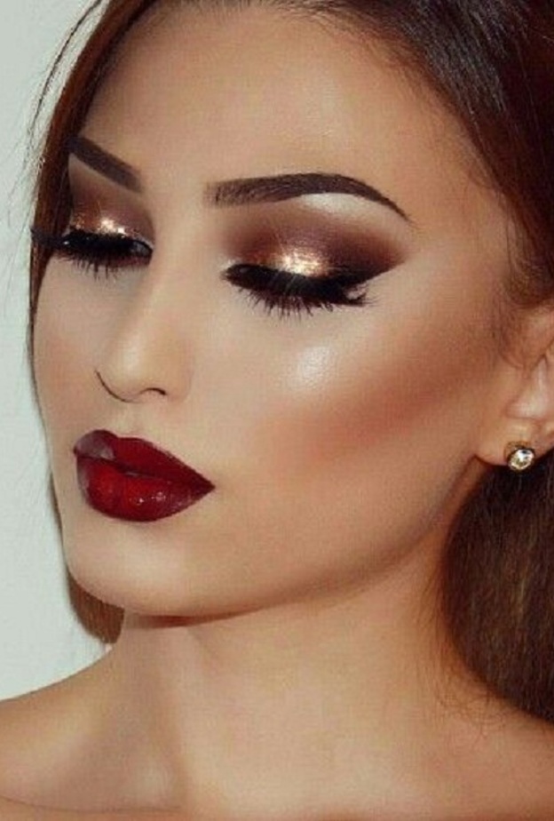 مكياج باللون الفضي