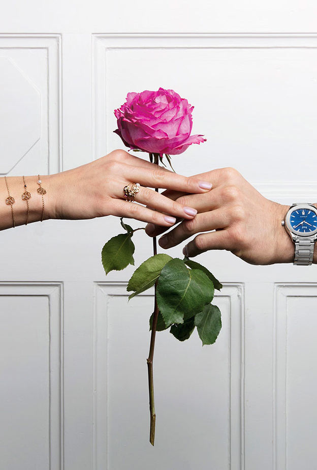 مخلَّدةٌ في الذهب الوردي لا تتلاشى ملكة الورود أبداً بل تسطَع متألّقة بإستمرار