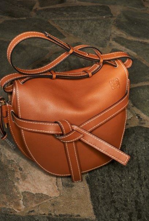 حقيبة Gate الجديدة من Loewe.. تصميم جذاب وعملي