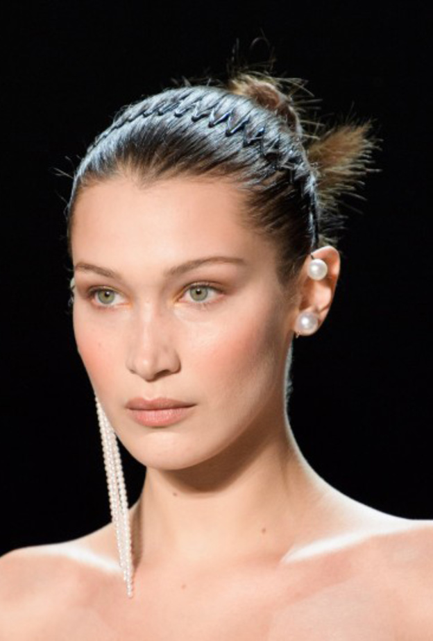 صبغات الشعر الاحمر من وحي عارضات Tory Burch