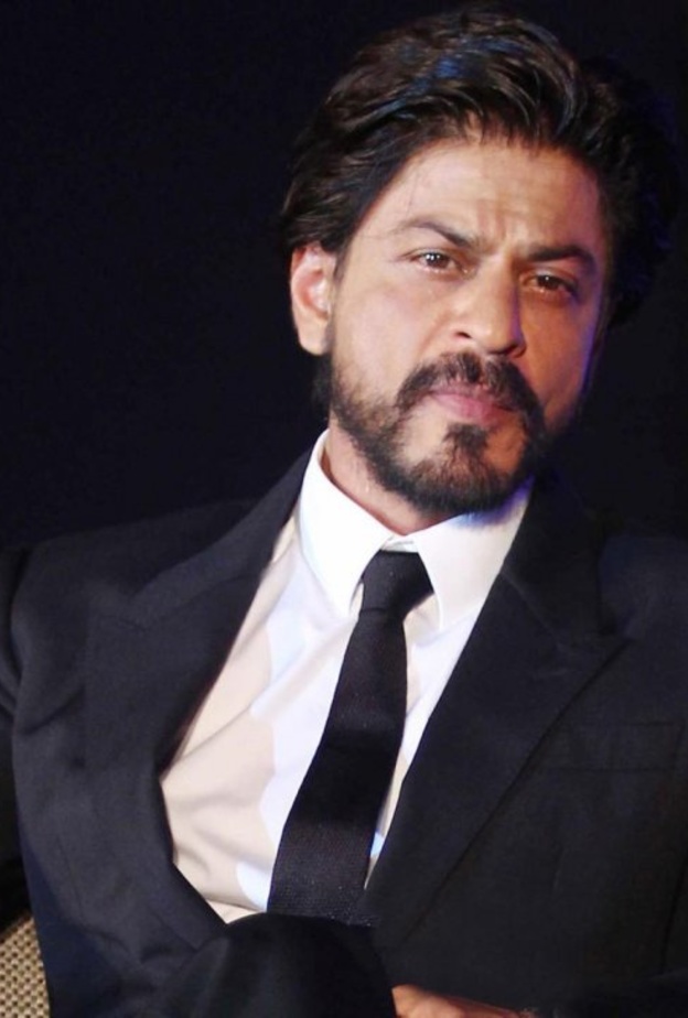 شارخان يقفز في حمام السباحة