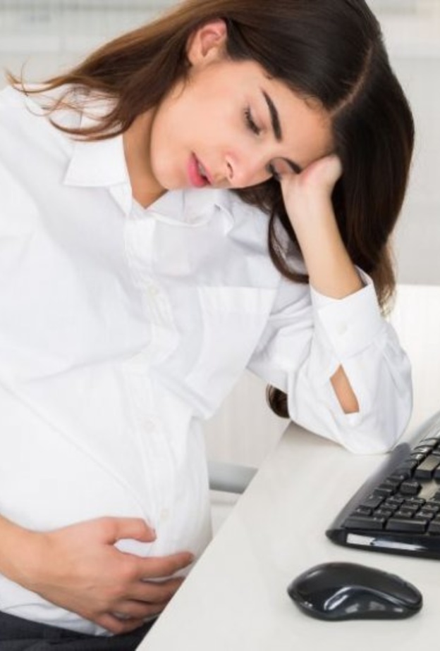 اضرار الجلوس على الكمبيوتر للحامل تتأرجح علميا بين التأييد والرفض وما تزال