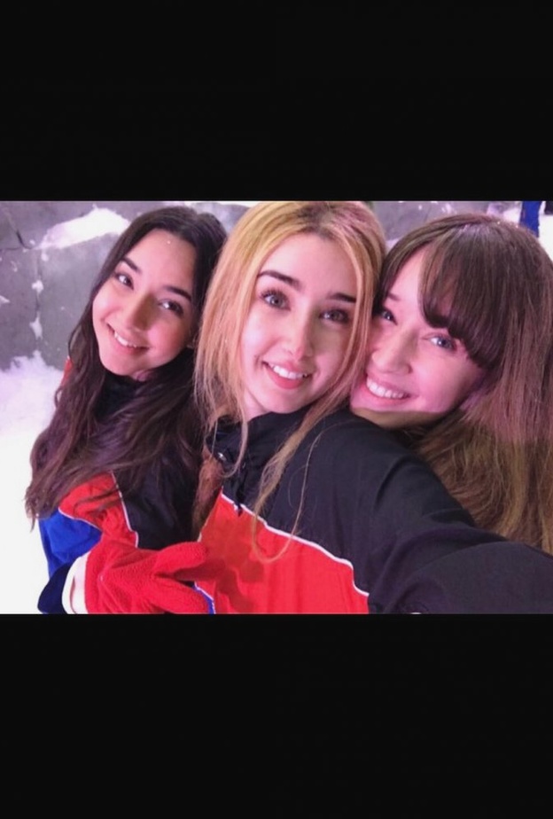 هنا الزاهد وأختيها