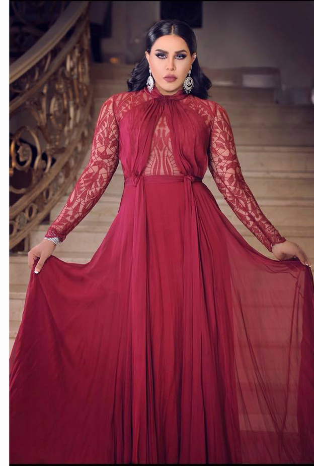 فستان مطبع بالورود من اختيار احلام