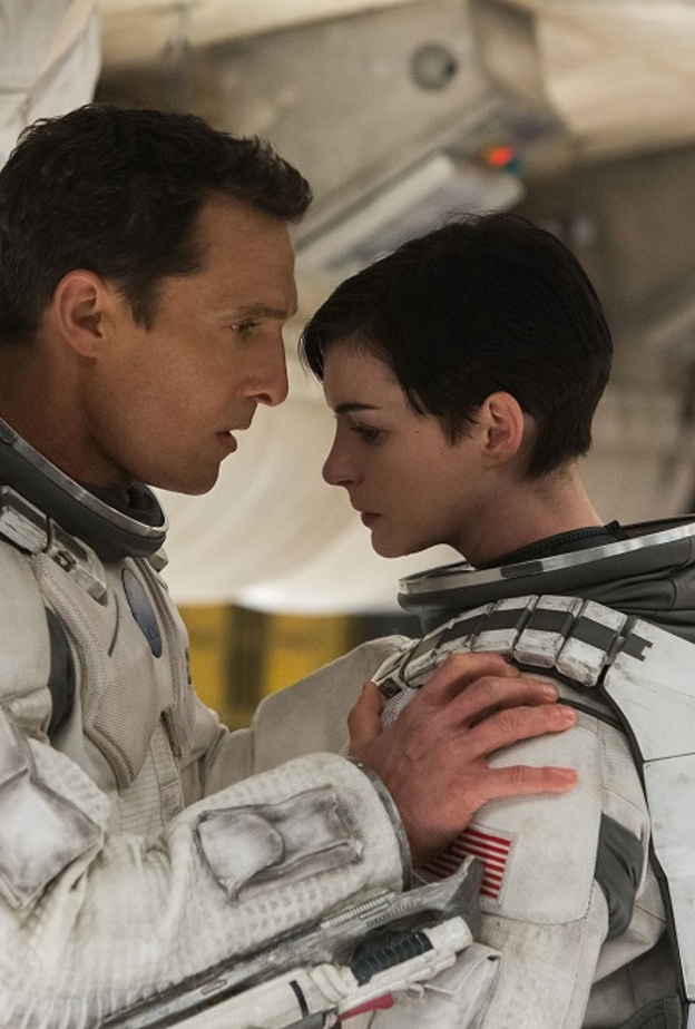 ماثيو ماكونهي وآن هاثاواي في INTERSTELLAR