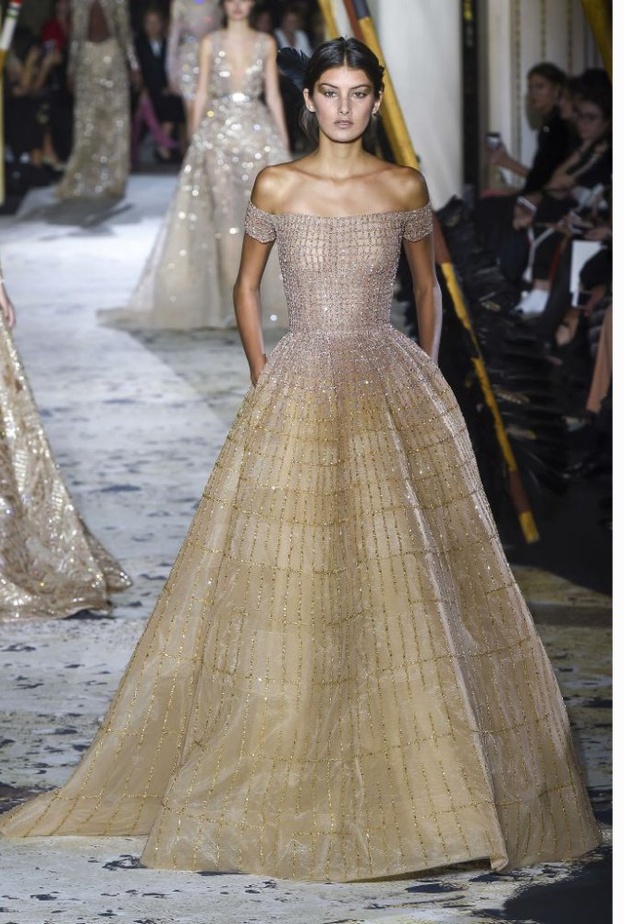 فستان من ريم عكرا