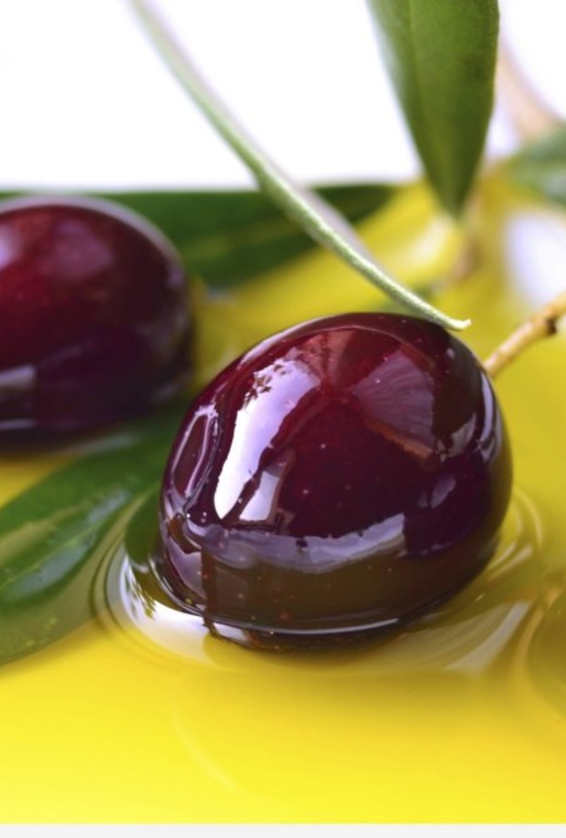 الزيتون الاسود سعراته أعلى من الأخضر ولكنه مفيد للرجيم بجداة