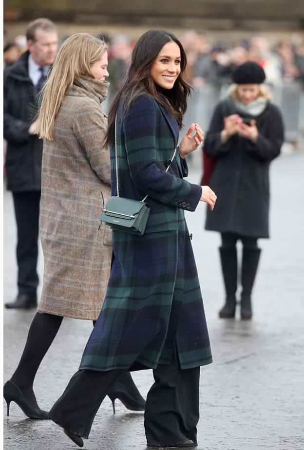 هل تبالغ ميغان ماركل بالبذخ على أزيائها؟