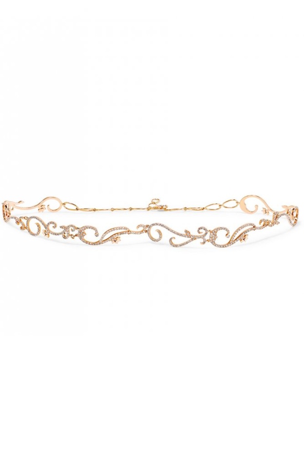 عقد من كارولينا نيفيس Carolina Neves.