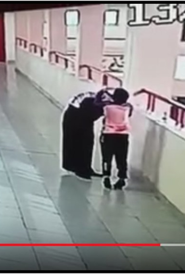 فيديو معلم يقوم بانقاذ حياة طالب الاكثر تفاعلا في المواقع الاجتماعية