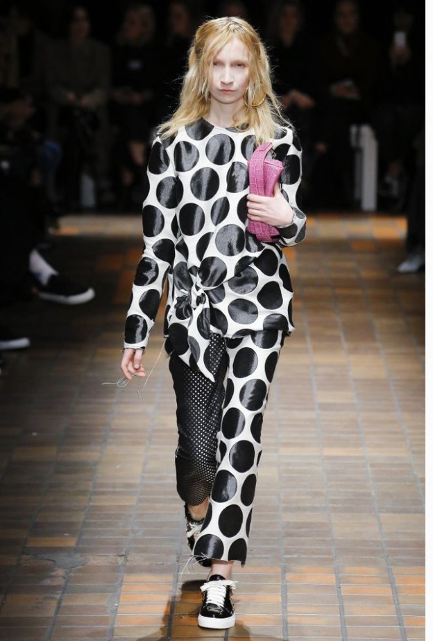 توبات طويلة للربيع مطبوعة بالبولكا دوتس