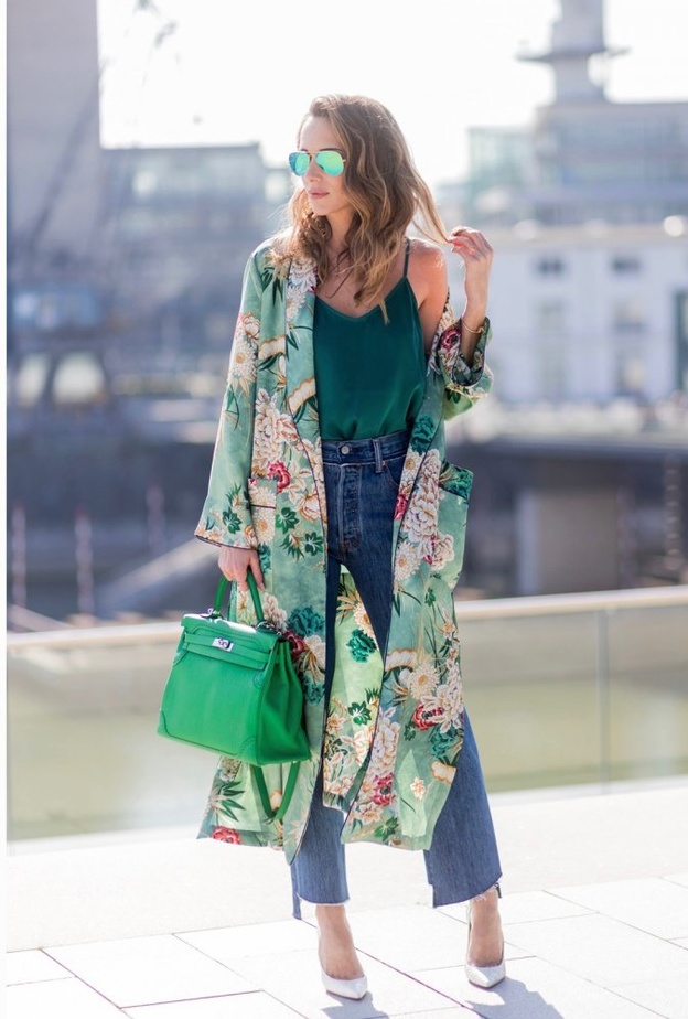 اعتمدي اطلالات لافتة في الكيمونو هذا الموسم