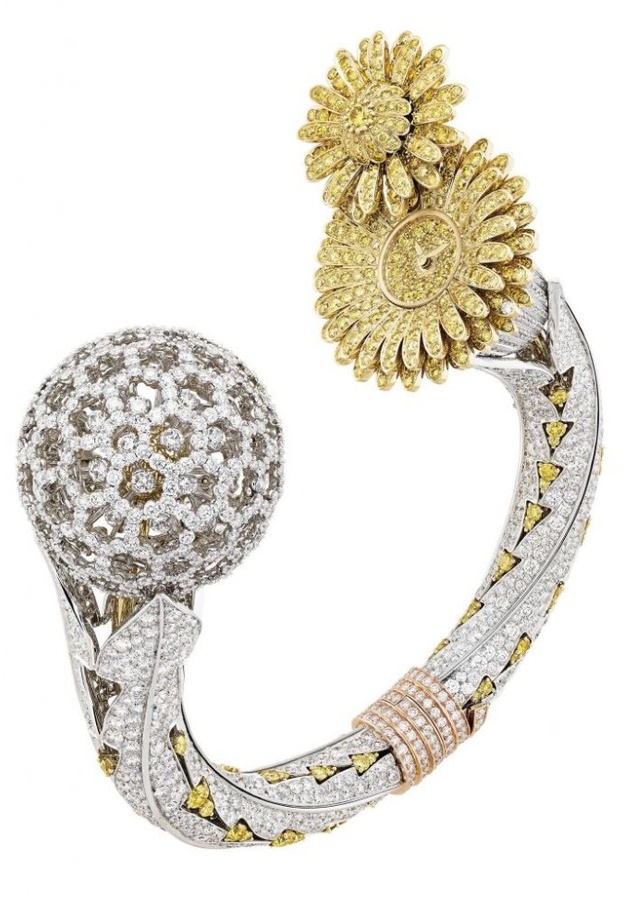 ساعة يد من بولغاري من الذهب الأبيض والماس والزمرد