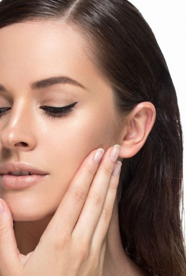 تخلصي من المناطق الداكنة على البشرة