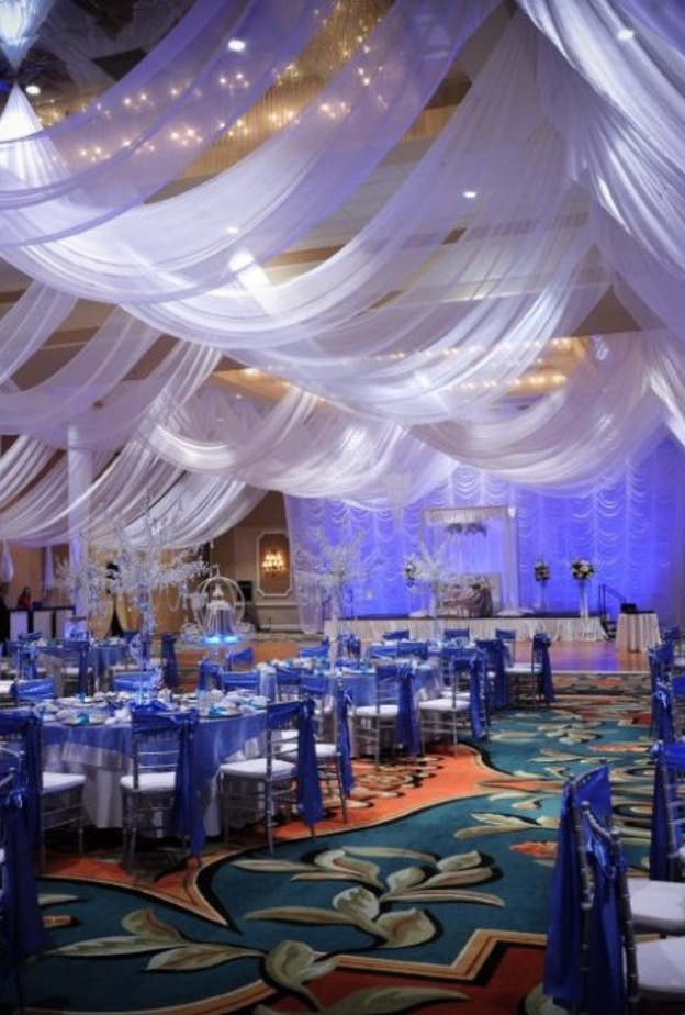 قومي بتخصيص طاولات الزفاف للأشخاص غير المرتبطين