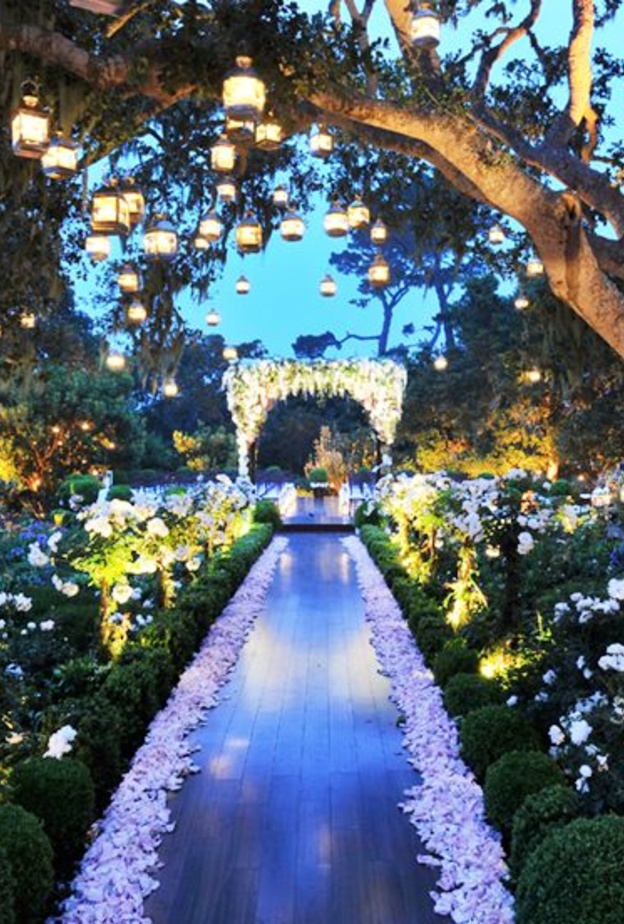 يمكنك وضع بوفيه الحلوى في مدخل قاعة الزفاف