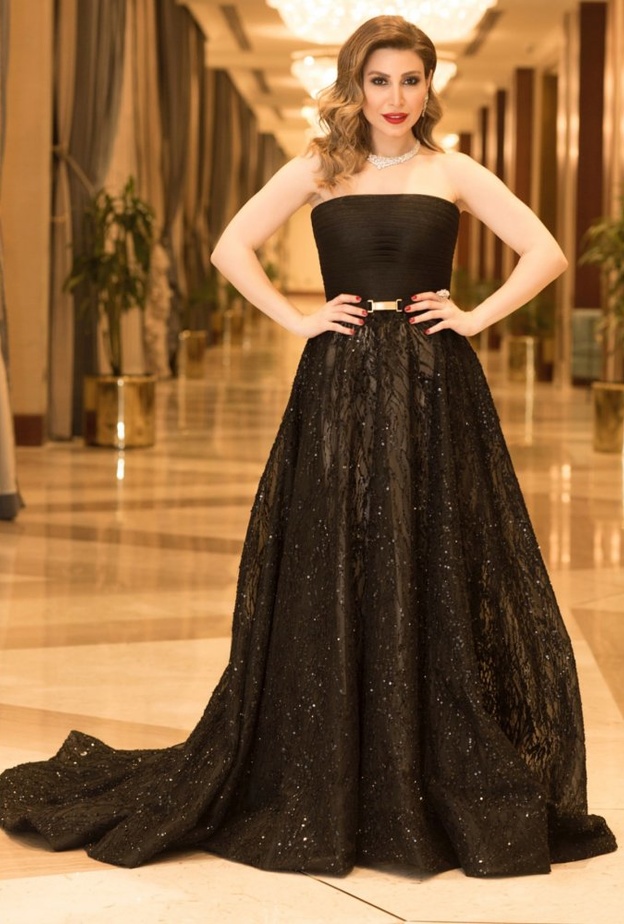 يارا بفستان سهرة منفوش