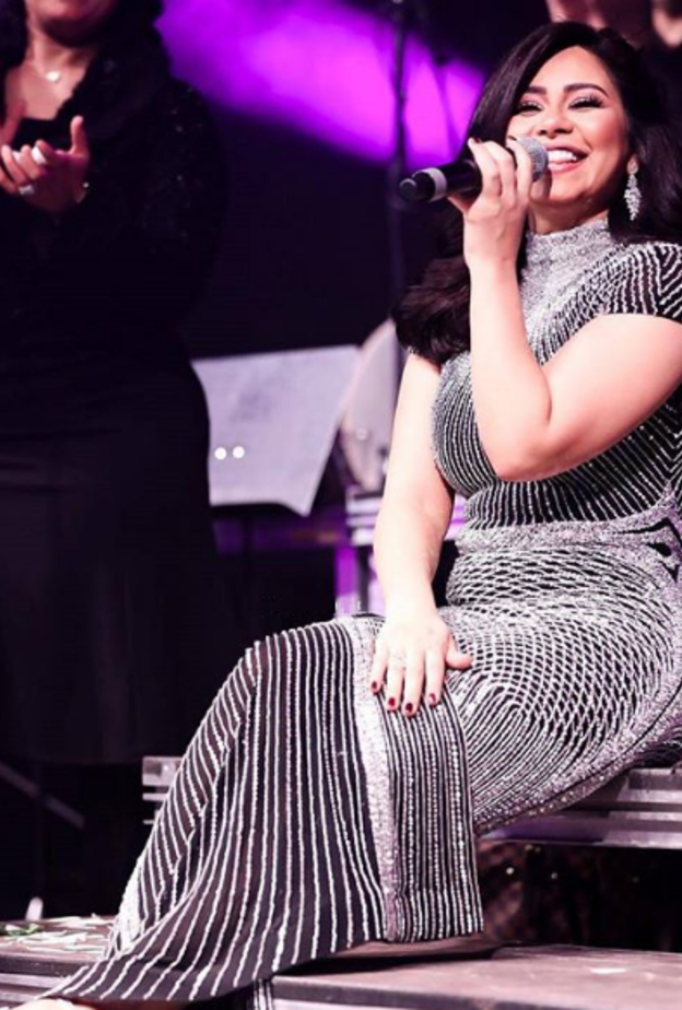 شيرين عبد الوهاب اختارت لحفلها الاخير بالسويد تصميماً من توقيع المصمم الكويتي يوسف الجسمي