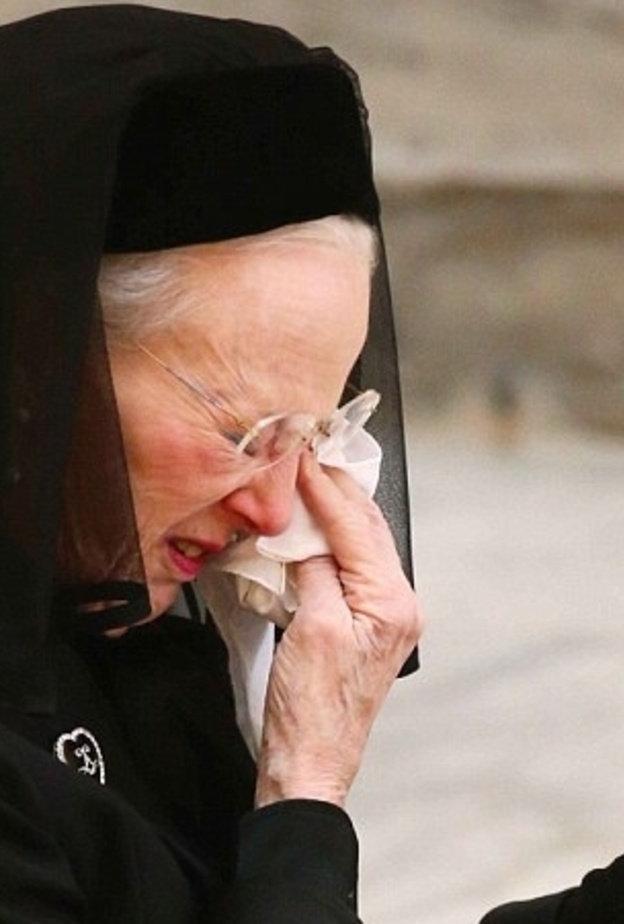 ملكة الدنمارك احترمت رغبة زوجها الراحل