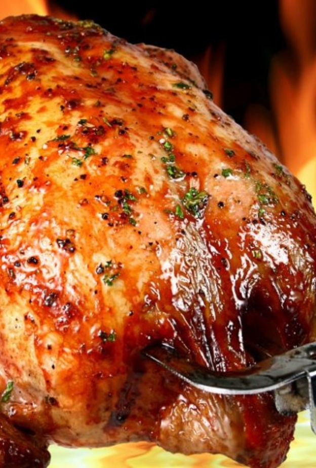 صدور الدجاج المشوي ذات اللون الذهبي والمطهوه داخل الفرن الأفضل