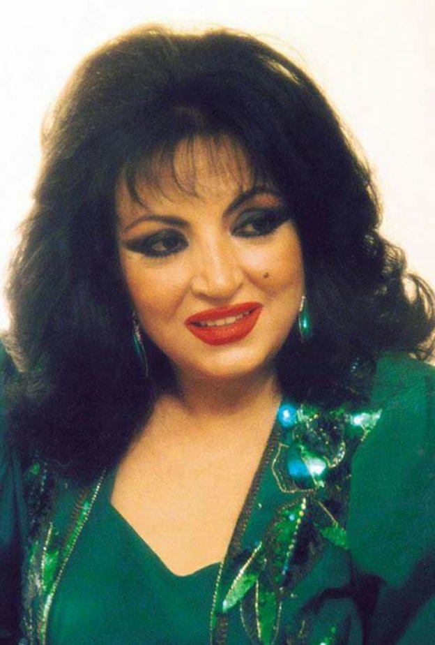 سميرة توفيق تحتفل بعيد ميلادها وسط افراد اسرتها