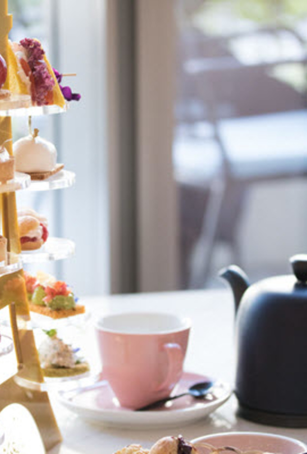 متعة شاي بعد الظهيرة بنكهة فرنسية في Parlour Boutique