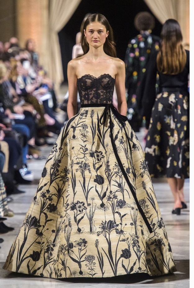 فستان خطوبة ابيض رومانسي و انيق من مجموعة Badgley Mischka