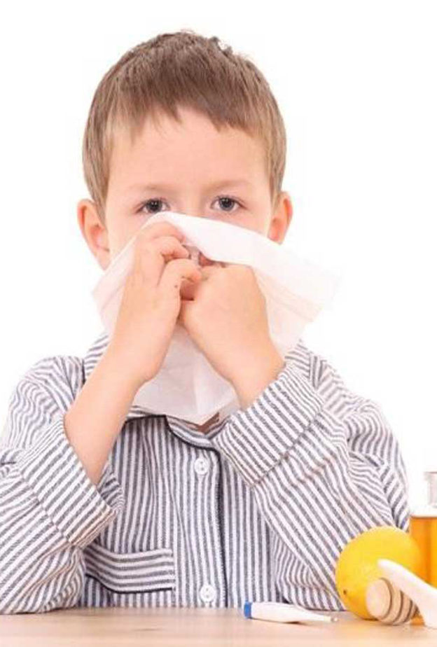 يختلف علاج سيلان الانف من طفل لآخر ويعتمد على تشخيص الطبيب وليس غير ذلك