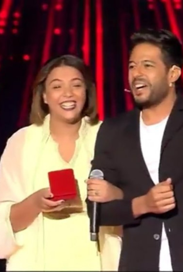 محمد حماقي ومتسابقة ذا فويس