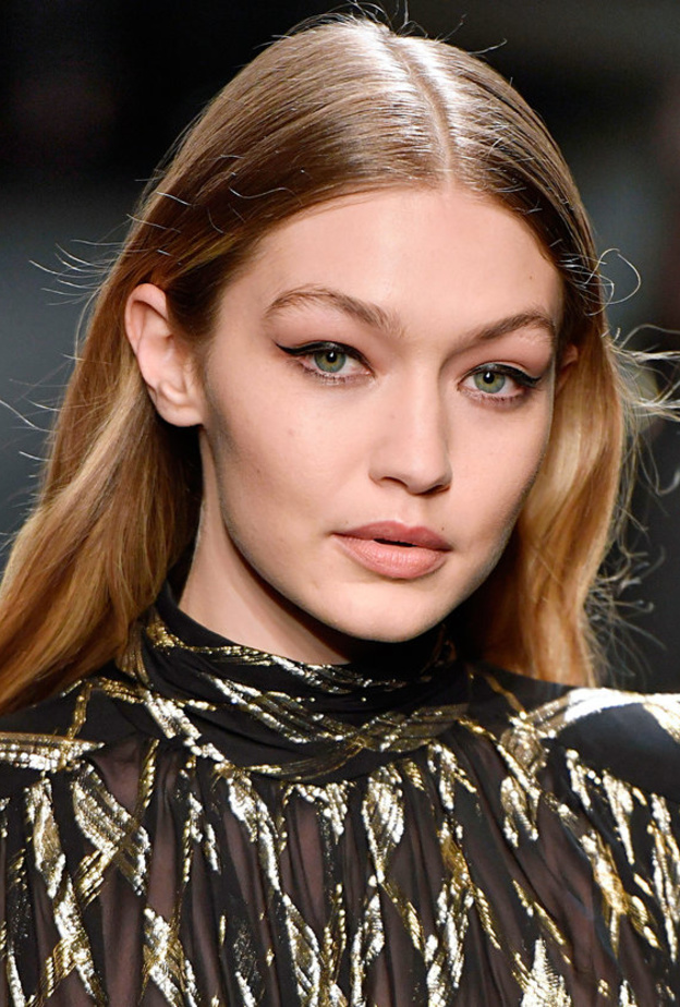 مكياج عيون مع الايلاينر البني من Roberto Cavalli