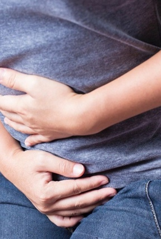 آلام البطن من أعراض انسداد الأمعاء