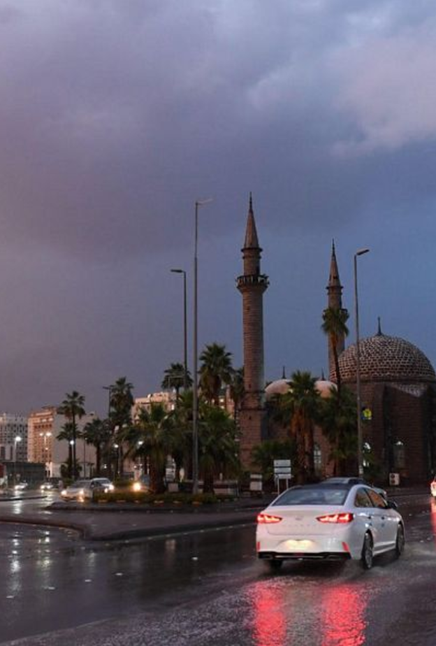 الأمطار هطلت بغزارة في شوارع المدينة المنورة 