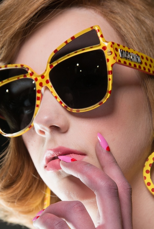 احمر شفاه وردي مع البشرة الموحدة في عرض ‏Max Mara