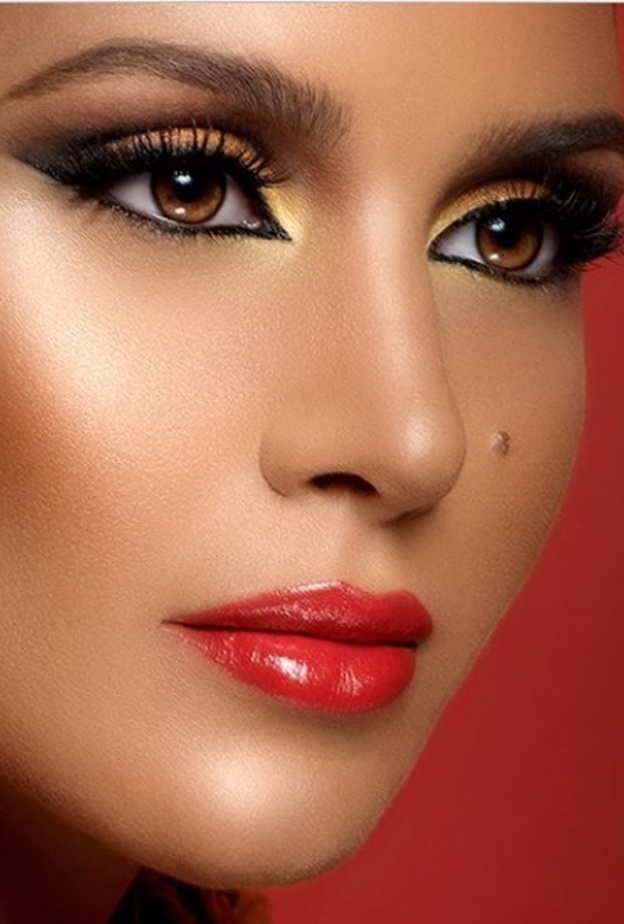 مكياج ذهبي مع لمسات حمراء دافئة لعروس 2018.