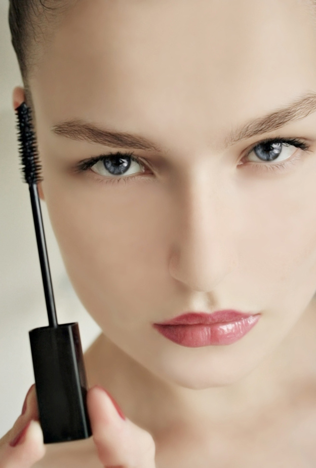 فرشاة المسكرا الرفيعة تزيد من طول رموشك