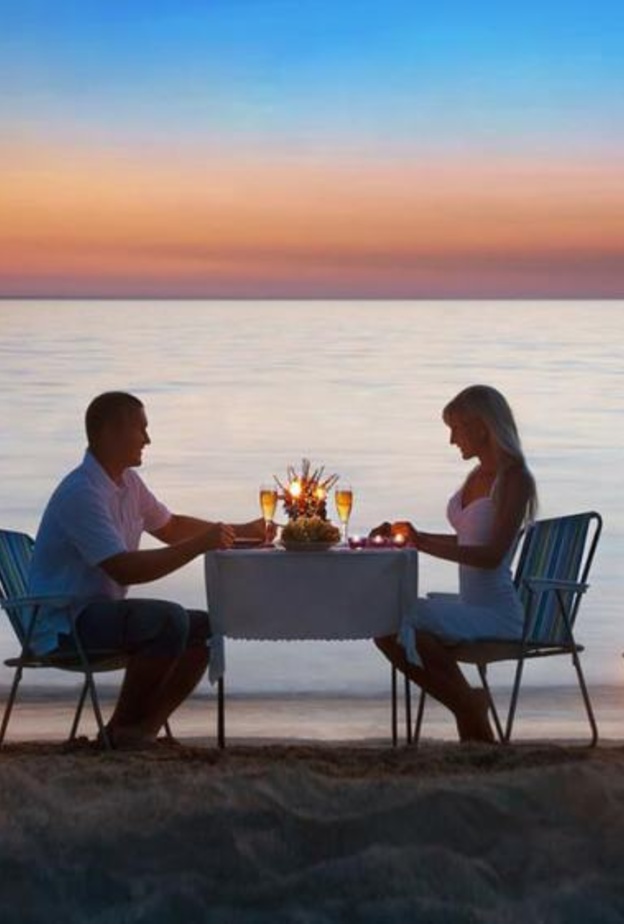 يبحث عن امرأة تهتم بأدق تفاصيله وتشاركه أهتماماته