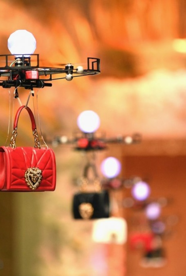 الحقائب الطائرة في عرض Dolce & Gabbana