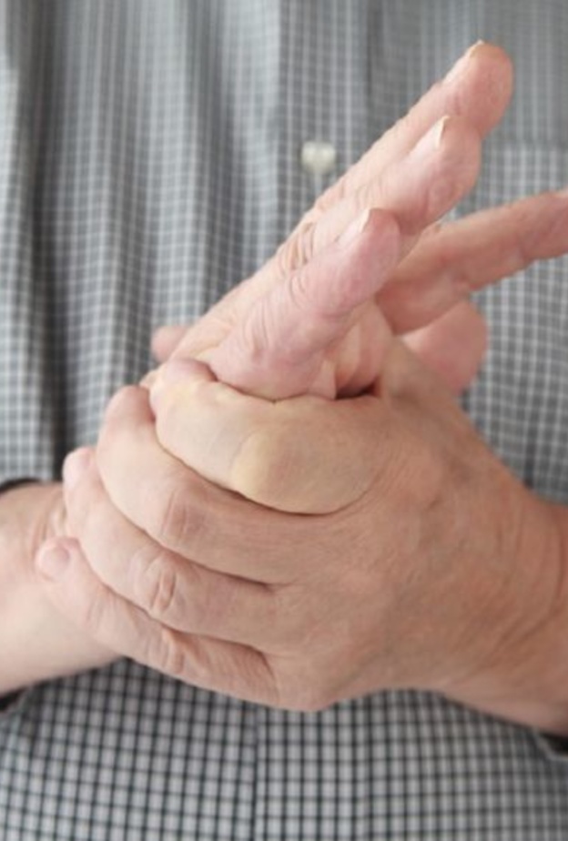 الشعور بالوخز في الأطراف من أعراض الاعتلال العصبي