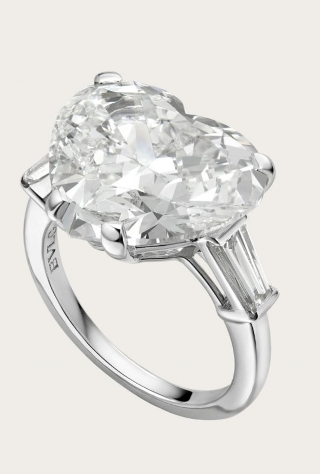 خاتم من بولغاري للخطوبة بححر ماسي مربع