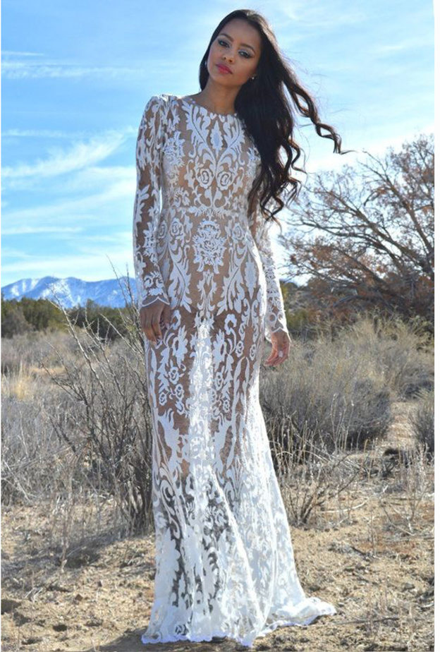 تصاميم جذابة وأنيقة بقصّات مختلفة لفساتين الدانتيل الطويلة