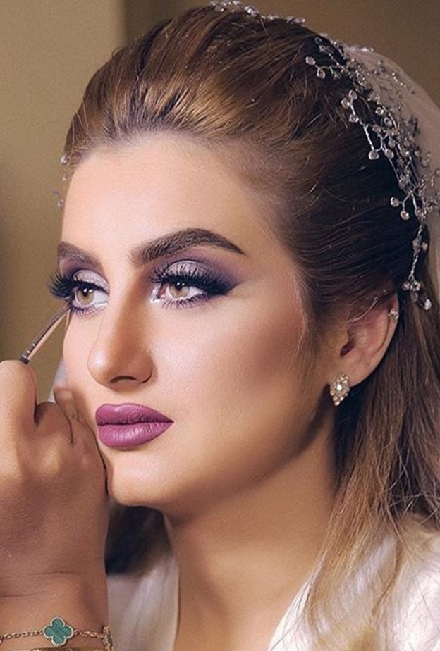 مكياج عيون براق للعيون