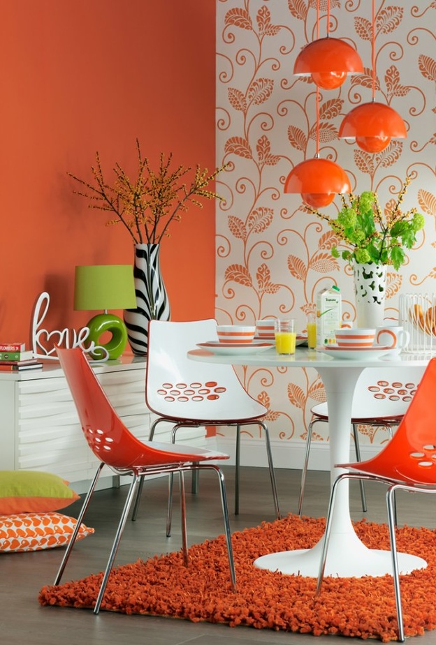 اللون البرتقالي لديكور مودرن لركن المدفأة